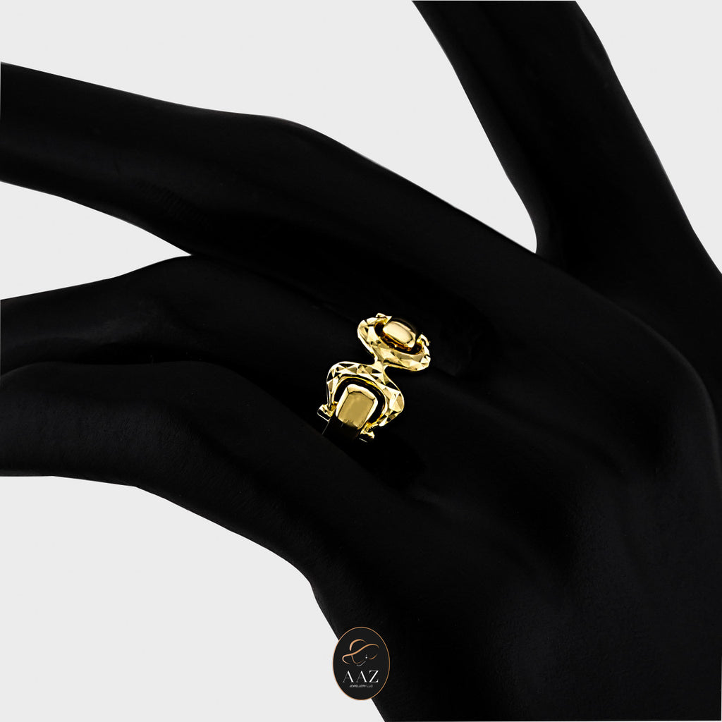 Buckle 18K Ring on a left angle