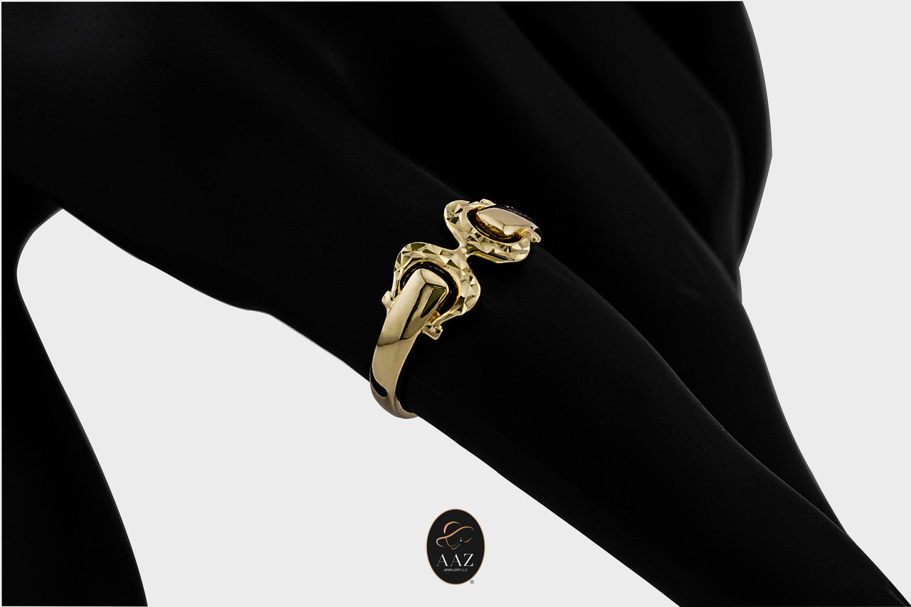 Buckle 18K Ring on a right angle