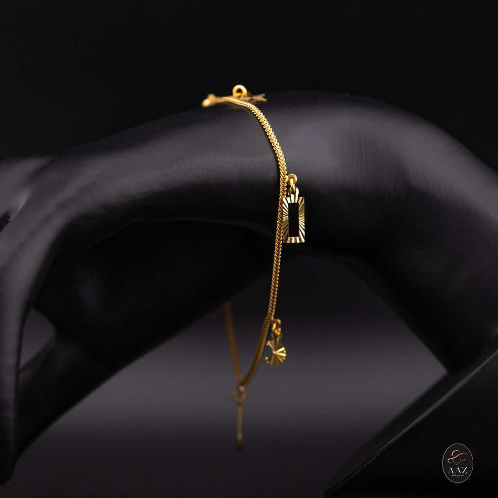 Seasons 22K Gold Bracelet hand angle