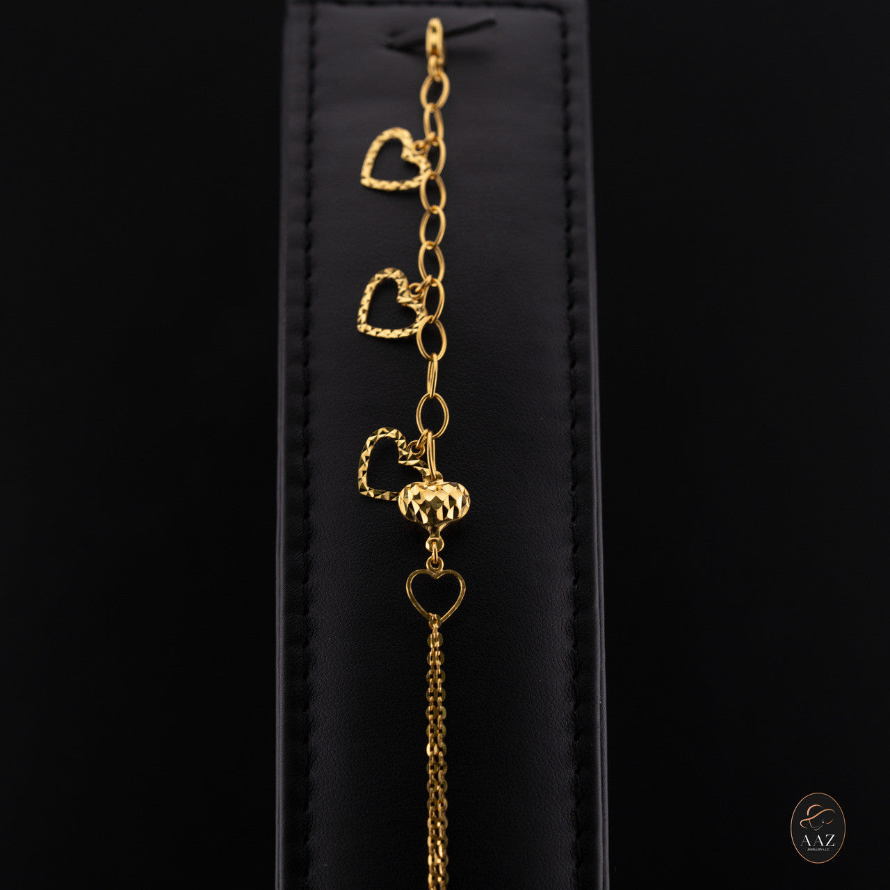 Hearts 22K Gold Bracelet middle angle