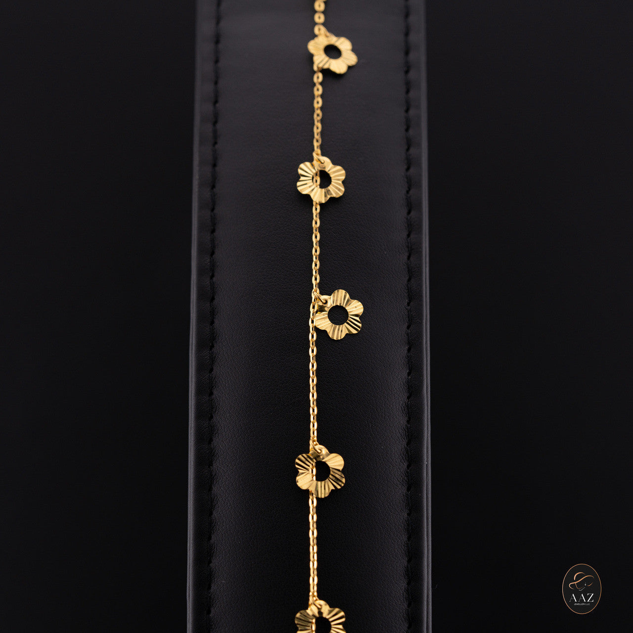 Flower 22K Gold Bracelet middle angle