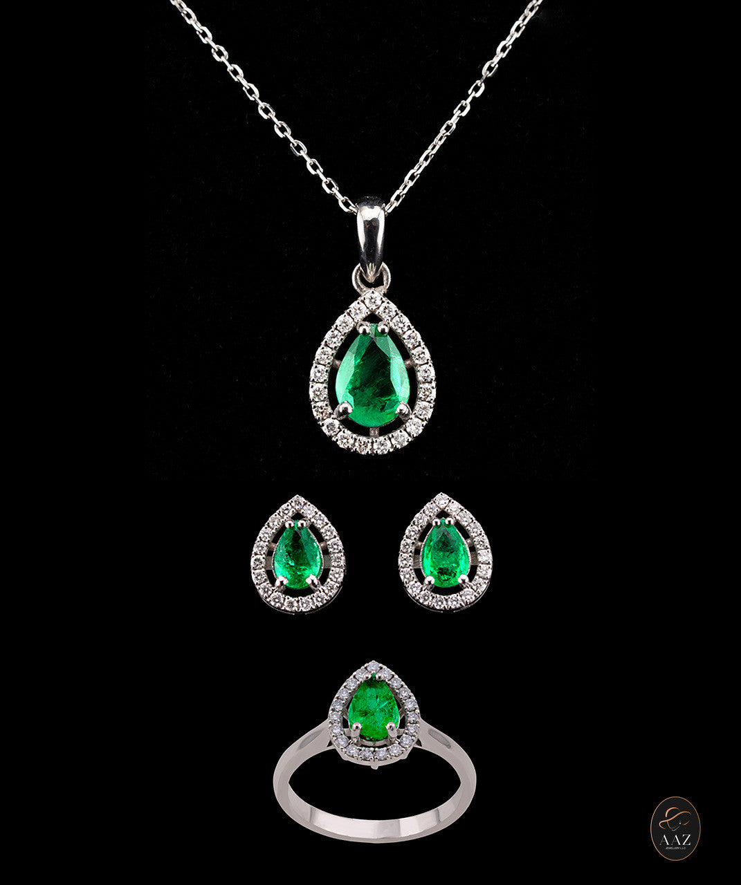 Pear Shape Emerald with Natural Diamond Full Set