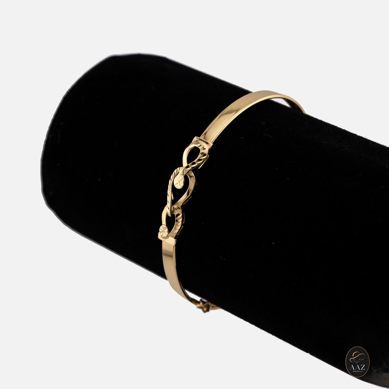 Chain Style 18K Gold Bangle left angle