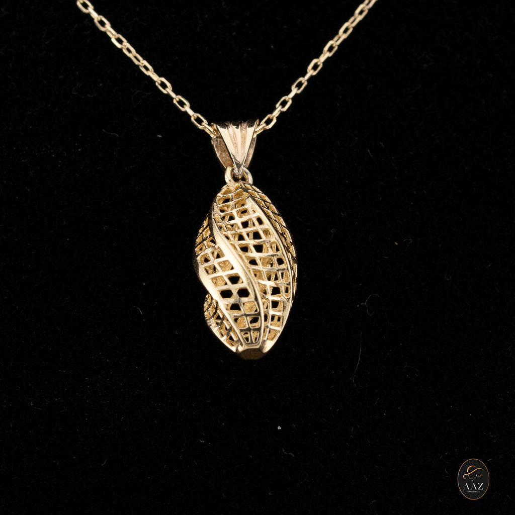 Oval 18k Gold Plated Silver Necklace on a model
