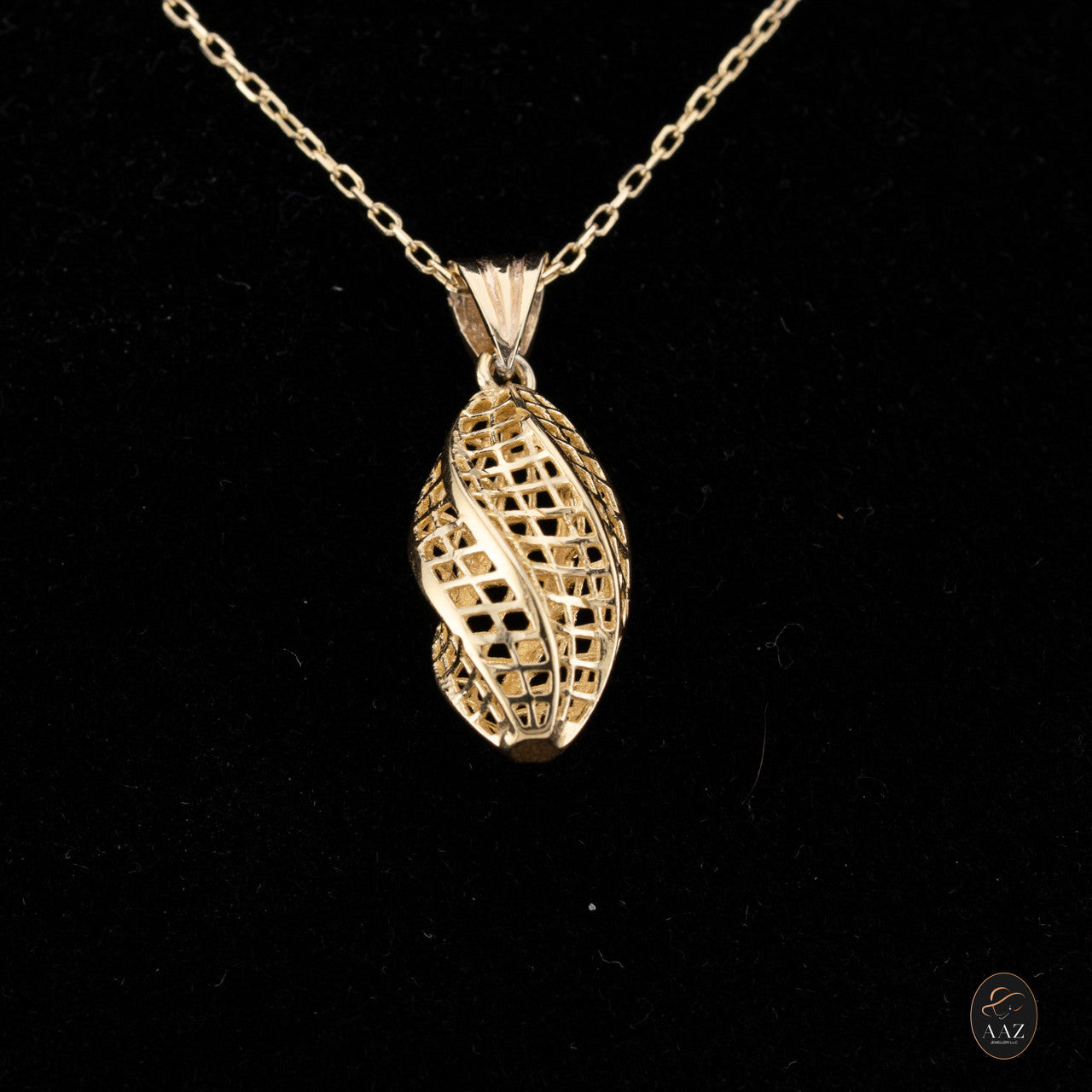 Oval 18k Gold Plated Silver Necklace on a model