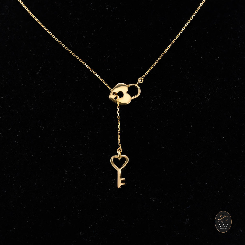 Lock & Key 18K Gold Necklace – detail view