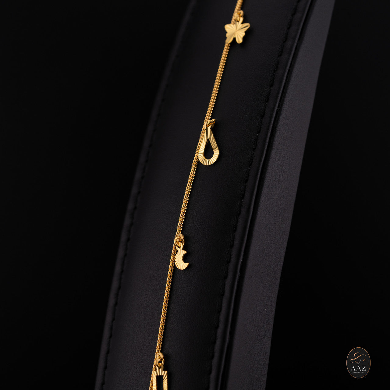 Seasons 22K Gold Bracelet right angle