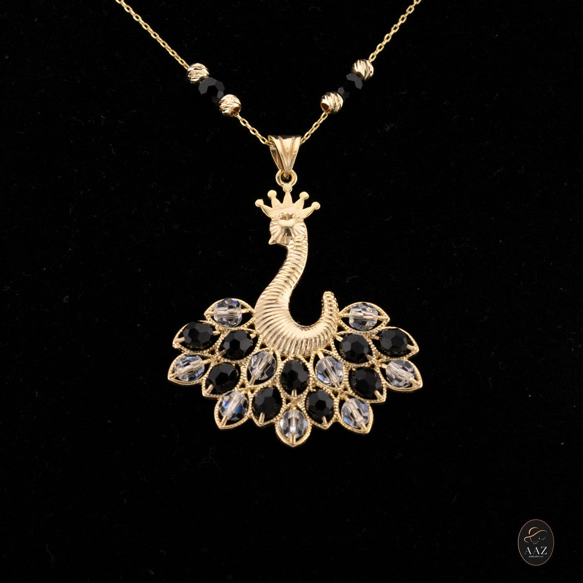 Queen Peacock necklace, Black/White, on a model