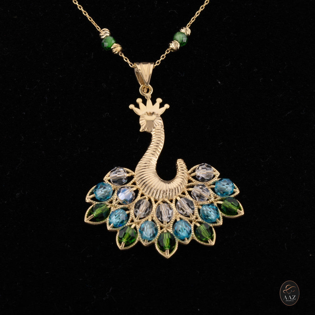 Queen Peacock necklace, Blue/Green, on a model