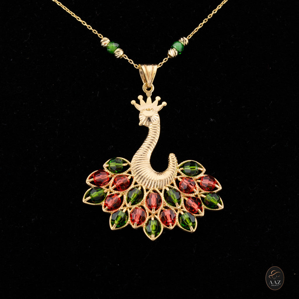 Queen Peacock necklace, Green/Red, on a model