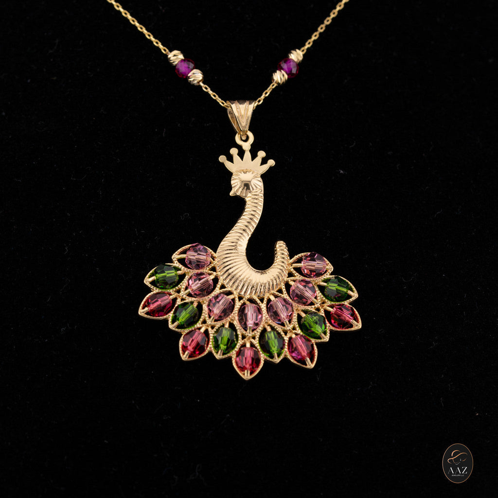 Queen Peacock necklace, Pink/Green, on a model