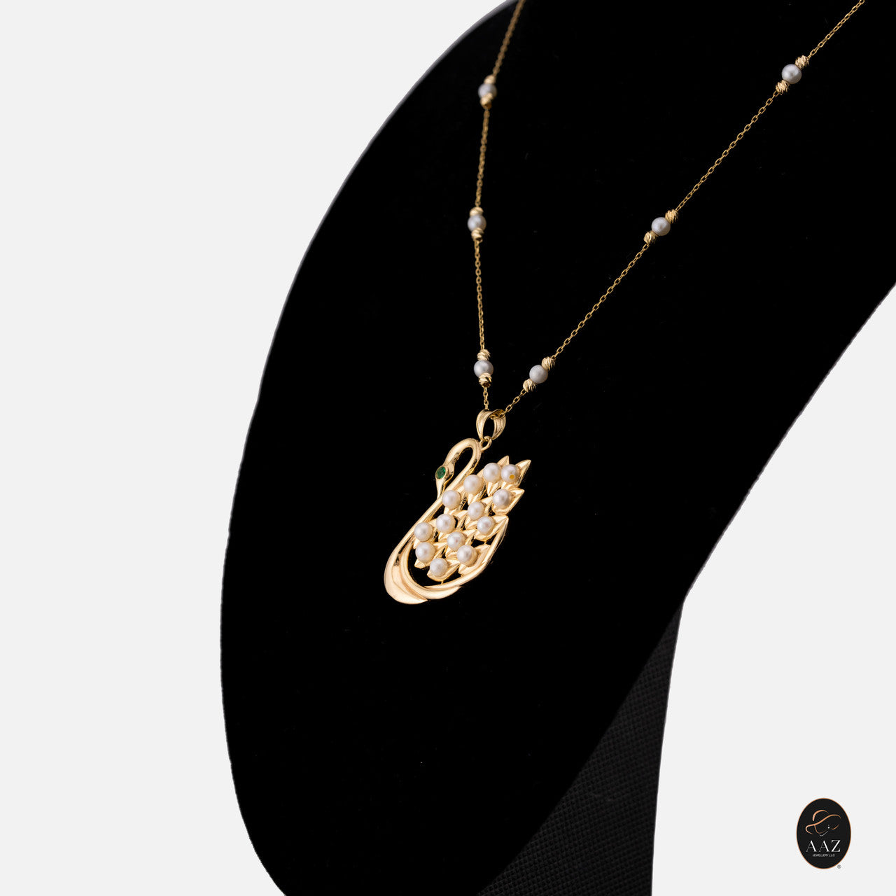 Swan Pearls 18k Gold Plated Silver Necklace from the right angle